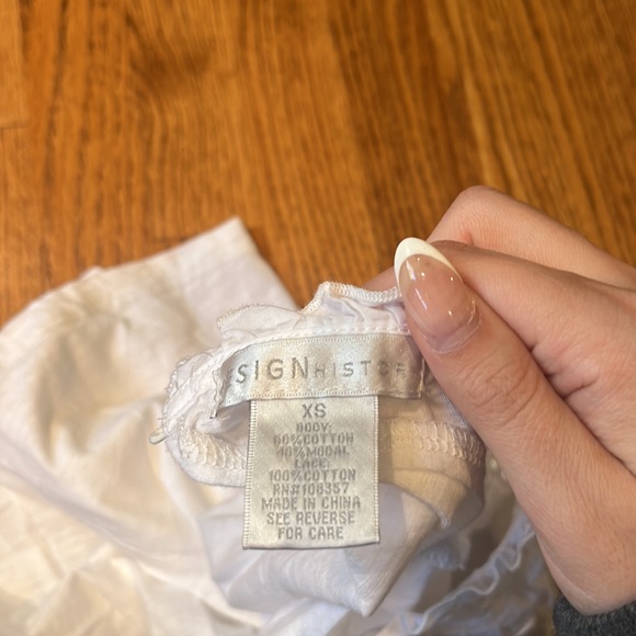 Design History Woman’s White Sleeveless Ruffle Top Size XS - Picture 4 of 4